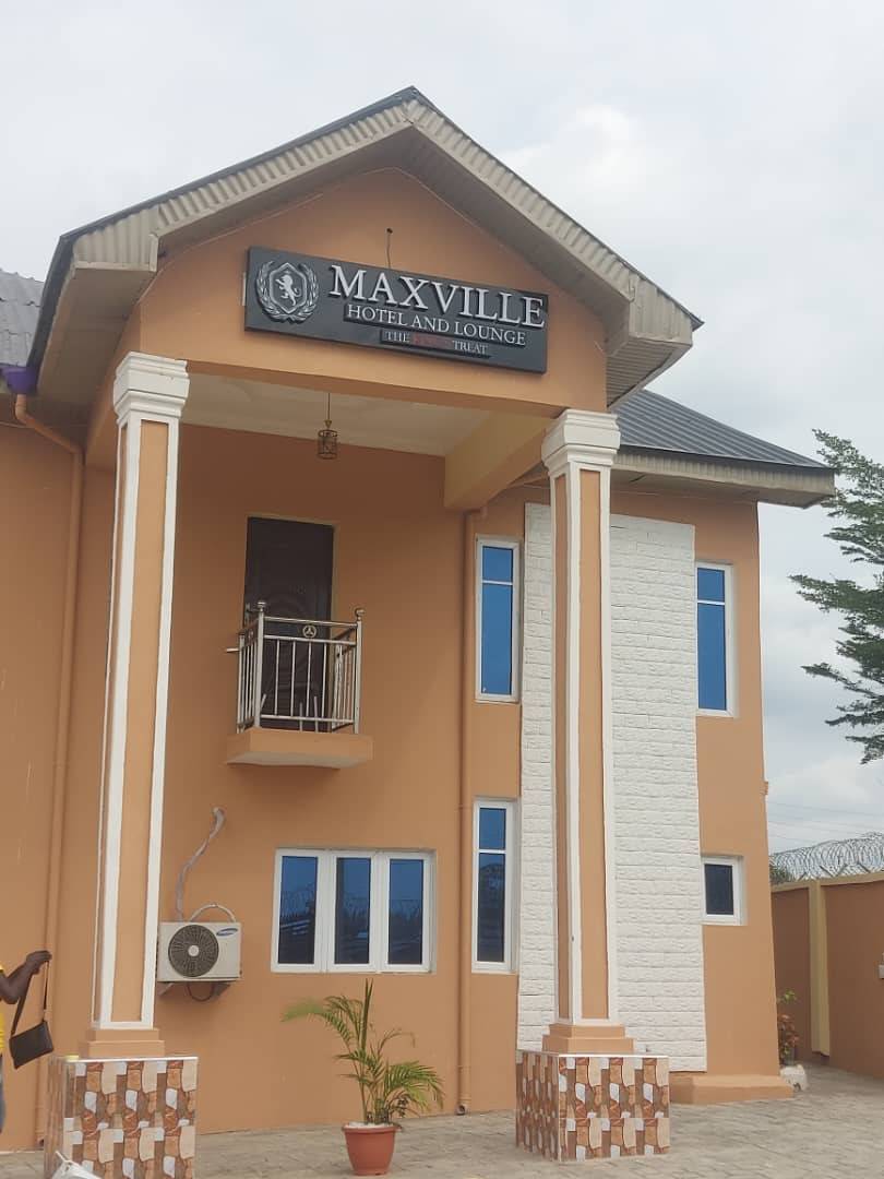 Maxville Hotel And Lounge