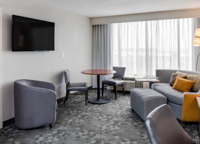 Courtyard By Marriott Boston Logan Airport Picture