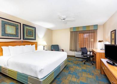 La Quinta Inn & Suites By Wyndham Boston Somerville Picture