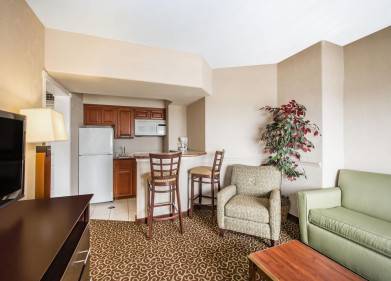 La Quinta Inn & Suites By Wyndham Fargo-Medical Center Picture