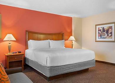 Holiday Inn Express Chicago-Downers Grove Picture