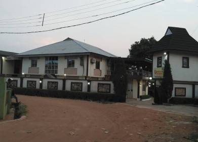 Adeben's Place Hotel And Suites Picture